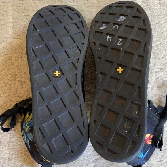 Dr. Martens Hawaiian Hackney - Picture 13 of 16